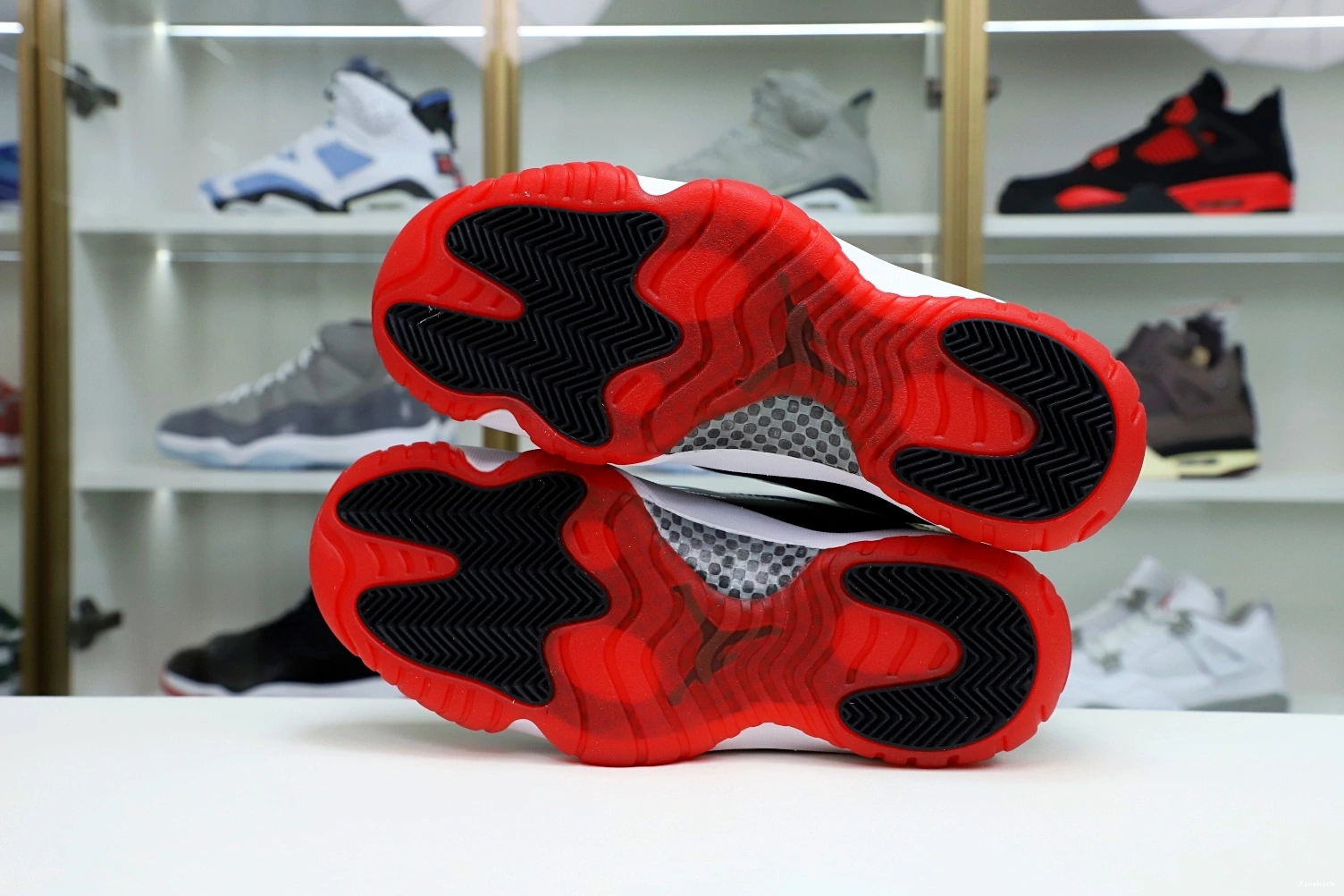 AIR WHITE 11 JORDAN BRED LOW 0716